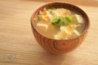 【豆腐と卵の味噌汁】レシピ